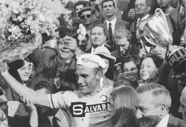 1968 Salvarani ciclismo - Altig festeggia alla Milano Sanremo